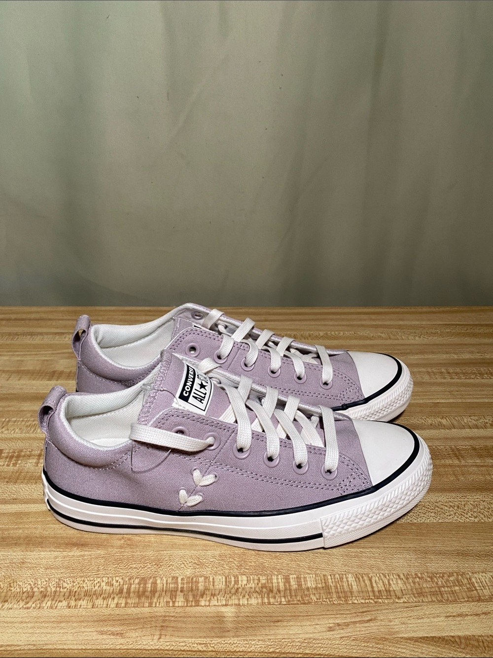 Converse Women’s Chuck Taylor All Star Madison Crafted Laces Low Top sneakers 10